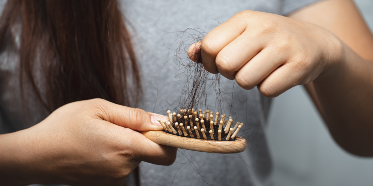 Perdita di capelli, come capire se c’è un problema